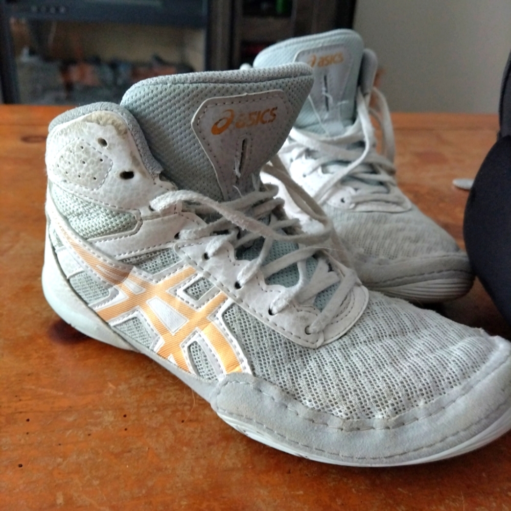 wrestling shoes